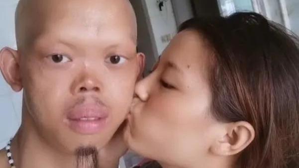 且试天下|“妖魔专业户”李平安，长相怪异抱得美人归，被称最成功的癞蛤蟆