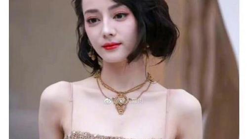 迪丽热巴|迪丽热巴因“体毛旺盛”登上热搜，做核酸被跟拍，女明星隐私何在？