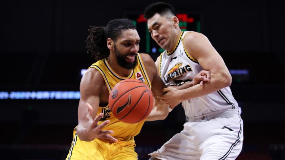贾利尔·奥卡福|一言难尽的奥卡福，总决赛场均9+3，命中率38%，难怪NBA不要他
