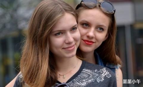 俄罗斯人接电话说什么话最多呢视频播放 俄罗斯人接电话说什么话最多呢视频播放