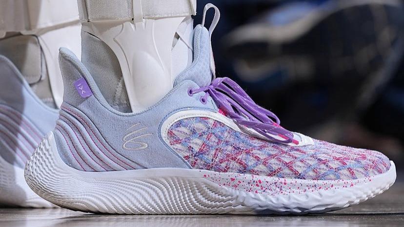 凯里·欧文|NBA球员上脚：欧文穿支线球鞋，KD6乳腺癌配色很经典！