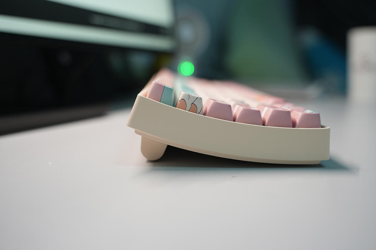 零售业|畅享拼搭乐趣,被颜值种草的Lofree洛斐小翘机械键盘:真的爱了!