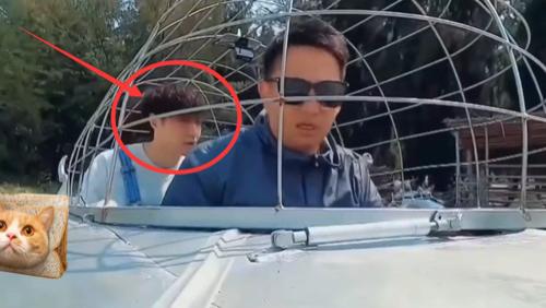 张艺兴|《向往6》开启超前企划，黄磊喜提新座驾，张艺兴坐后座满脸愁容