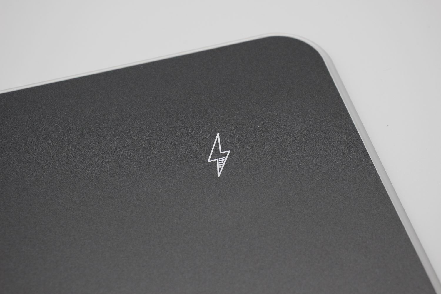 无线充电|畅玩无线新势力:雷柏V10无线充电鼠标硬垫与VT350Q无线充电鼠标评测