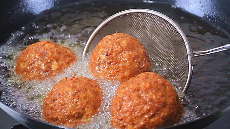 牛排|过年了，教你“四喜丸子”的做法！一炸一烧就是压轴大菜，超简单