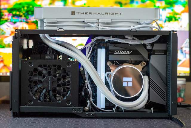 机箱|桌面美学典范,基于 12700 + B660I 打造的性能小钢炮