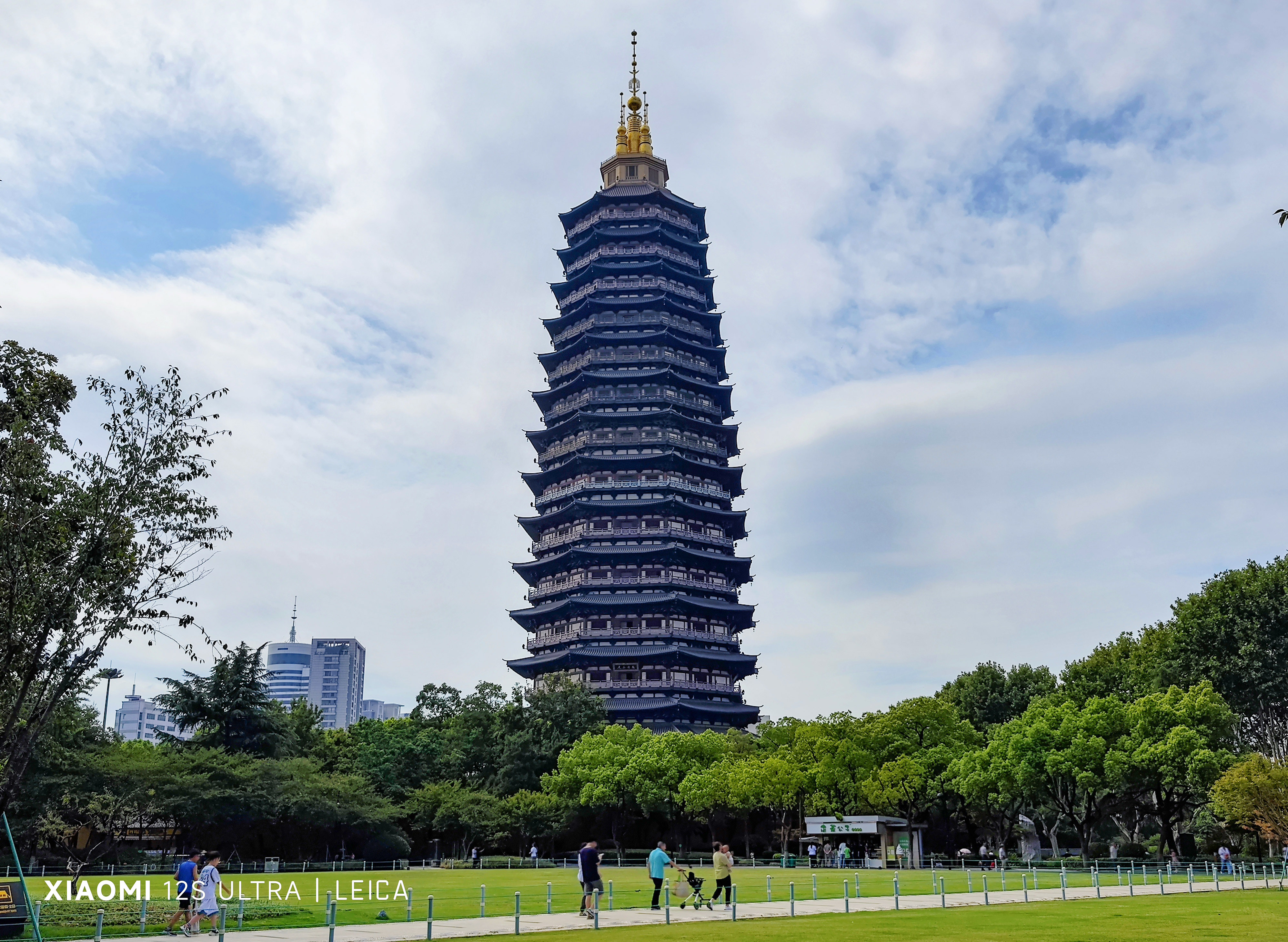 小米科技|从小米4到小米12ultra：1英寸底的摄像头拍不出304不锈钢的美！