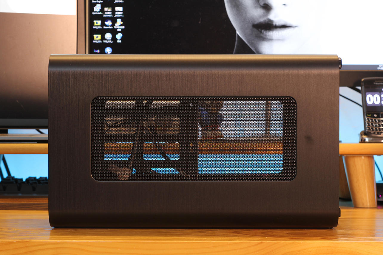 志高空调|简洁方正ITX主机仅扩展坞大小——乔思伯V11体验