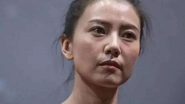 明星素颜 年过40，素颜比化妆后还惊艳的女星，只服她，一眼看去以为25
