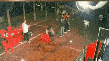 女孩|陈某志从小巷子出来满身是鲜血，吓得所有人全冲进了巷子