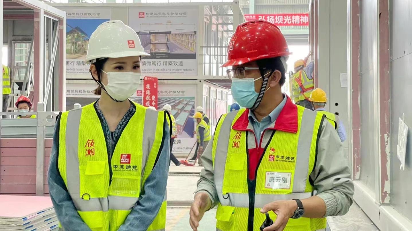 达里奥|知名港星陈贝儿现身抗疫前线！戴帽深入方舱内，感谢大家对港支援