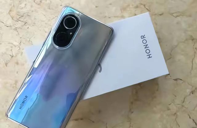 华为荣耀|超窄边框+1亿像素从2399跌至1369元,荣耀高颜值手机沦为千元机