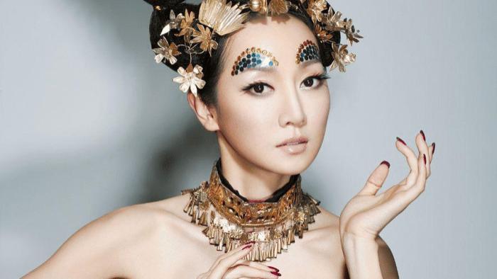 萨顶顶|有种“整容”叫萨顶顶卸妆，神婆变玉女，网友：早这样早就红了