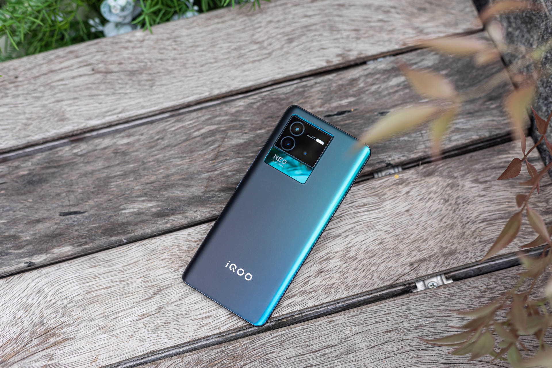 三星手机|iQOO Neo6 SE开箱,告诉你1999神机出圈的原因:该有的都有