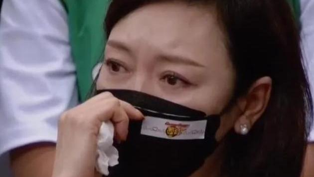徐杰|杜锋为何两次冲上前拍徐杰脑袋？被叫到一旁训话的胡明轩真该学学