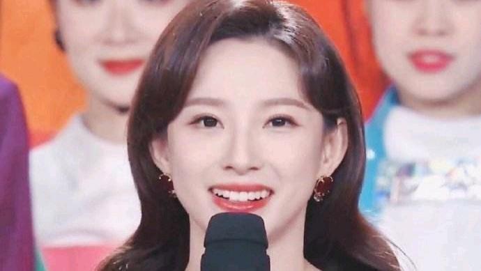 春晚|马凡舒不凡的人生，春晚首秀一炮而红，但能否成为下一个董卿？