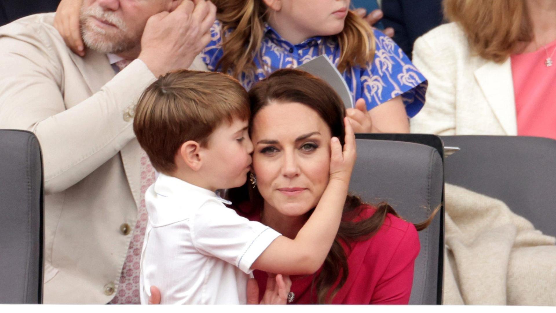 小王子|路易太顽皮，朝凯特做鬼脸，凯特很尴尬！乔治尽显成熟风范！