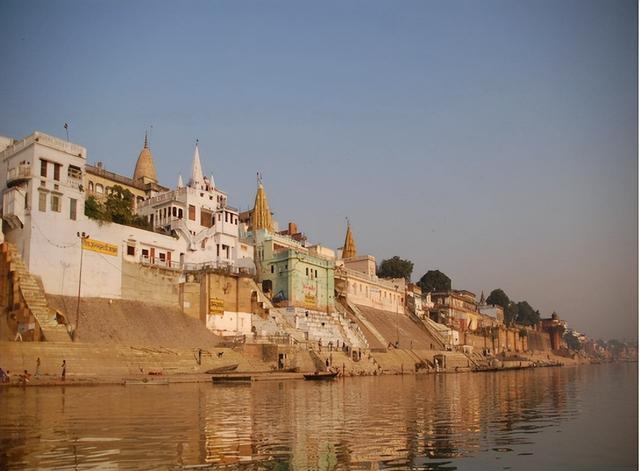 印度|1982年,中国GDP只比印度多44亿美元,那现在相差有多少?