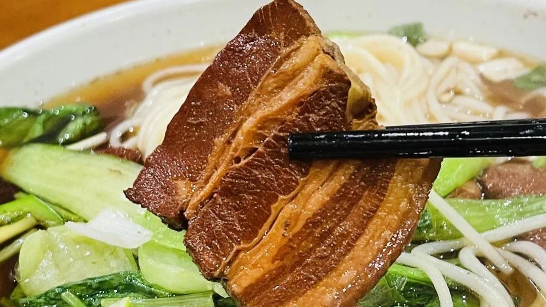 吃在大连-羊肉西葫芦锅烙有点不一样的鲜香，老味大肉面真的有点小时候的味道哦~