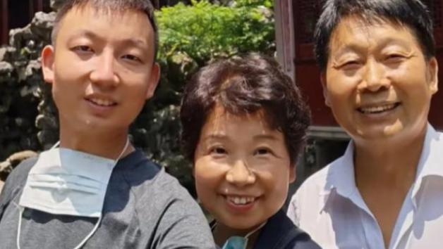 刘诗诗|隔空互怼？付建晒锦旗内涵许敏，云昊P图回击，杜新枝背景添新料