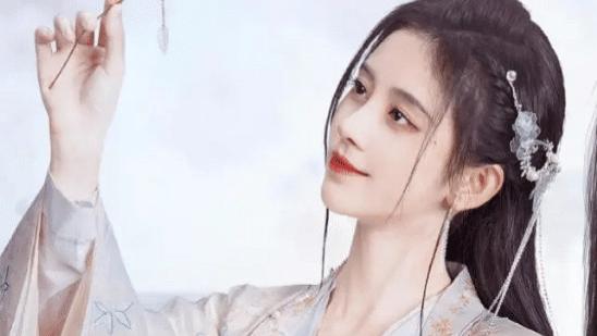 发际线|明星奇葩发际线大赏，华晨宇像机器缝的，有人半个额头都是胎毛