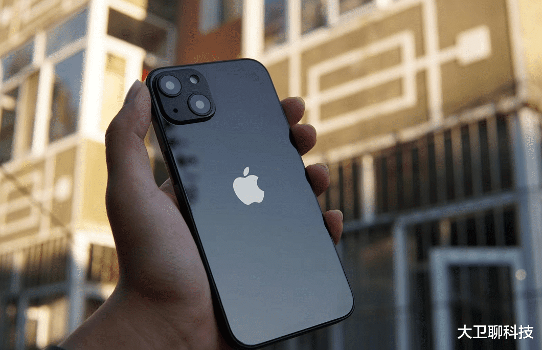 iPhone|三五年不想换手机？买手机不要太抠门，入手这三款手机能一步到位