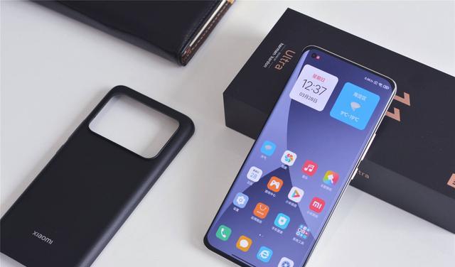 小米科技|安卓之光加速离场，12+256G仅3799元，小米机皇还值得买吗？