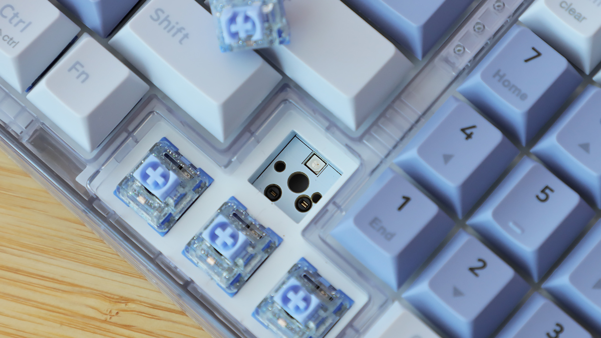 Kindle|新贵GM780三模机械键盘评测：颜值拉满，配置拉满