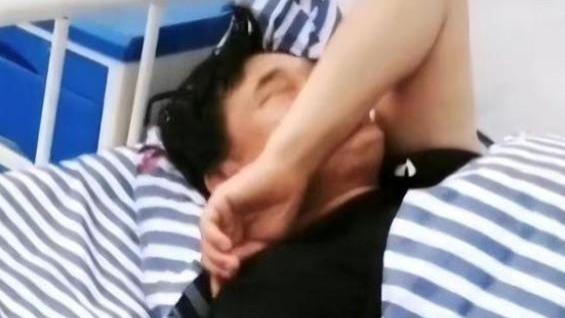 陈萌|朱小伟带陈萌直播带货，大衣哥被气到住院，网友：陈亚男2.0