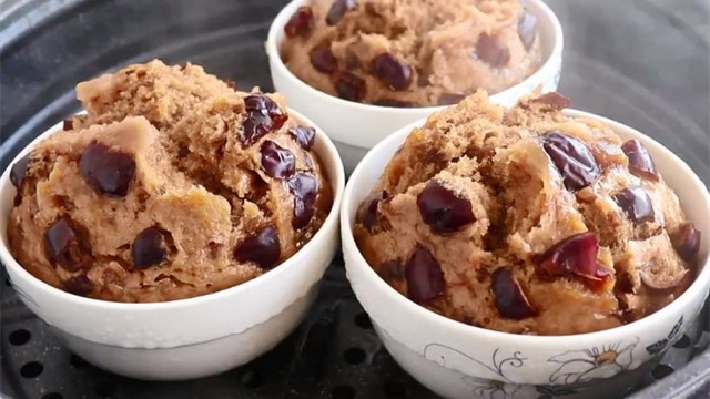 发糕|红枣发糕不用出去买，教你最简单的枣糕配方，香甜松软又好吃