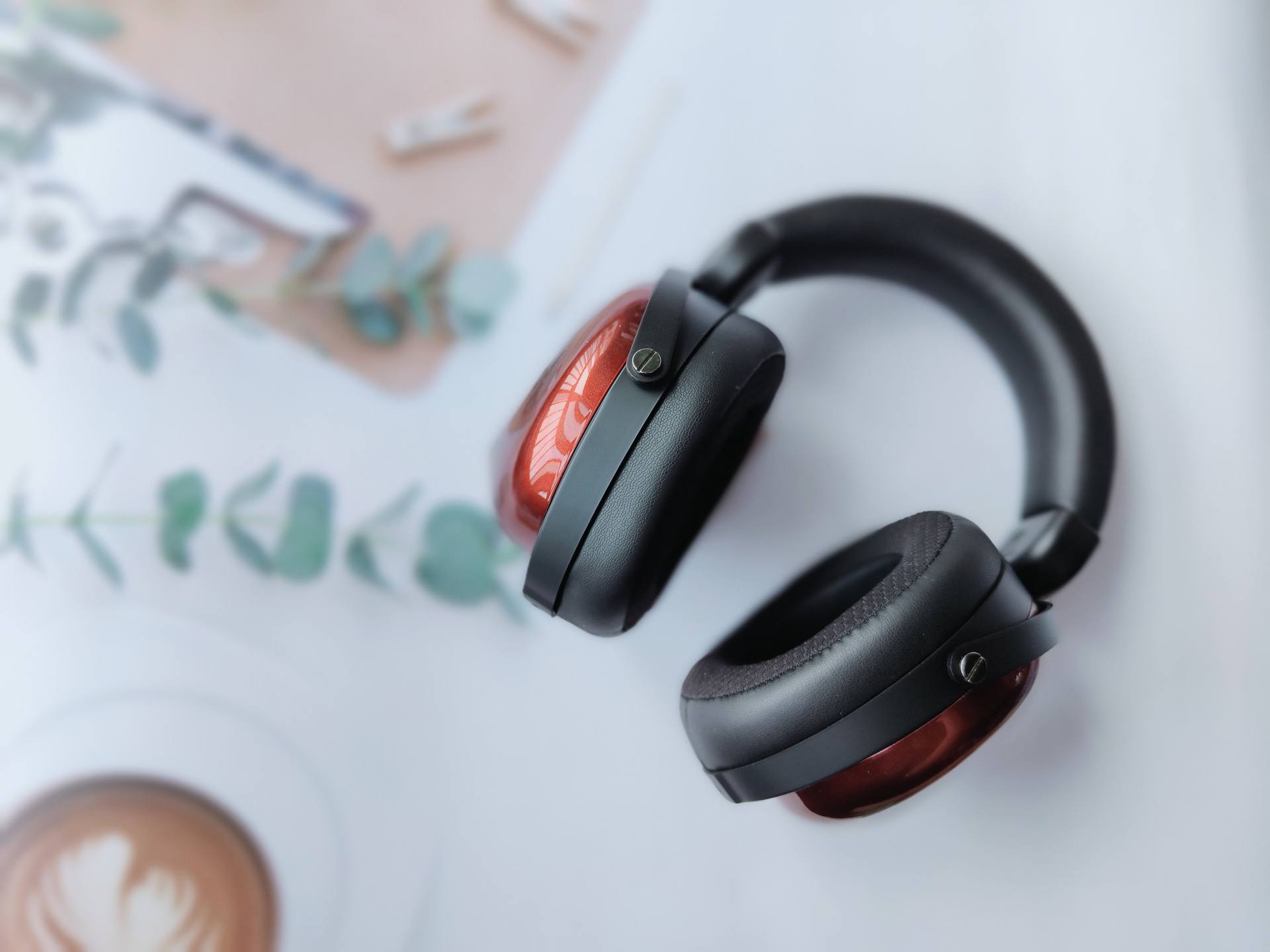 C++|外形和音质都极具辨识度,富丽典雅的HiFiMAN HE-R9