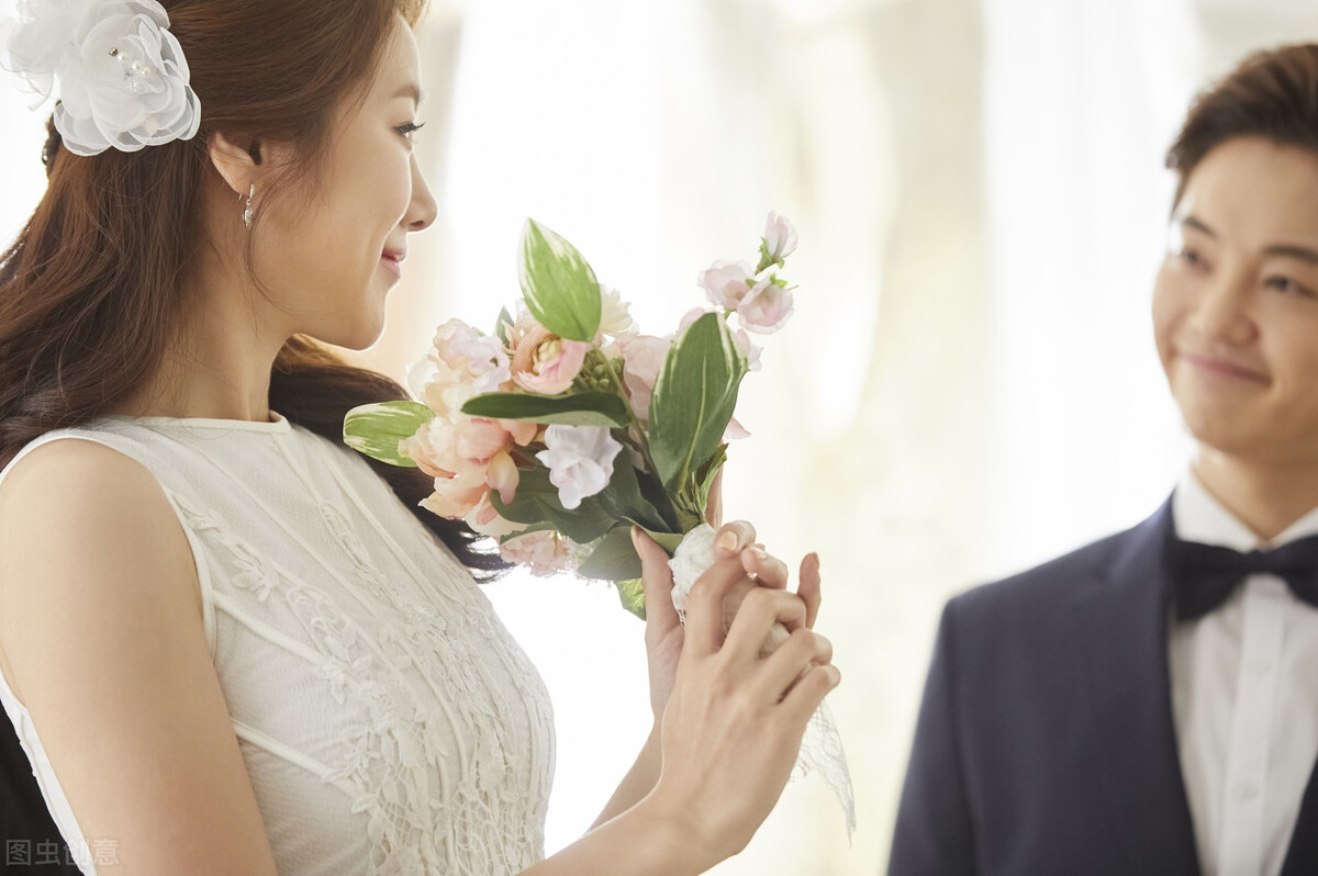 不光出轨还抛妻弃子, 两年之后来求复婚, 老公: 就当她是个保姆了