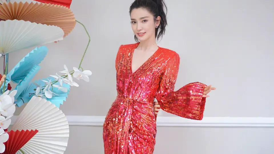 李冰冰|49岁的李冰冰发言称自强不息，曾与周迅同场竞技，如今变成这样