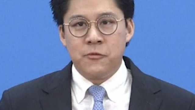 霍启刚|霍启刚感谢全国人民帮香港，含泪鞠躬几度哽咽，呼吁重视爱国教育