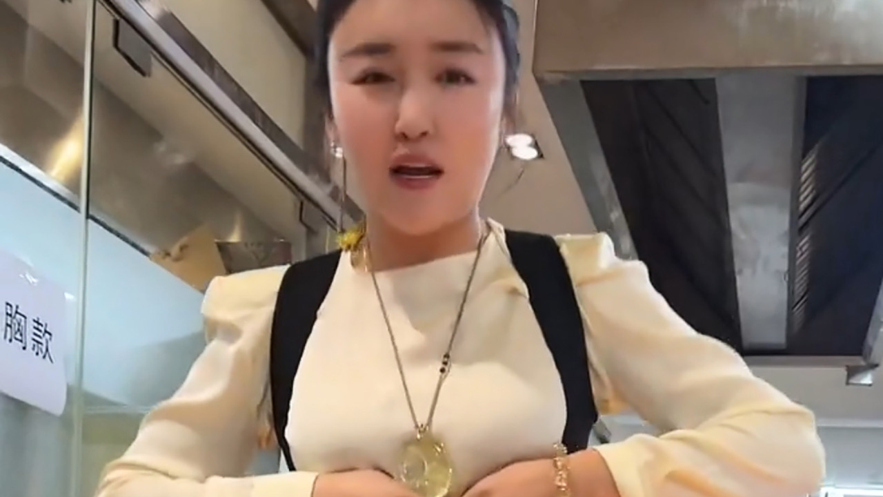 宋晓峰|宋晓峰女徒弟自称失业，开豪车拍段子，《乡村爱情16》能给机会吗