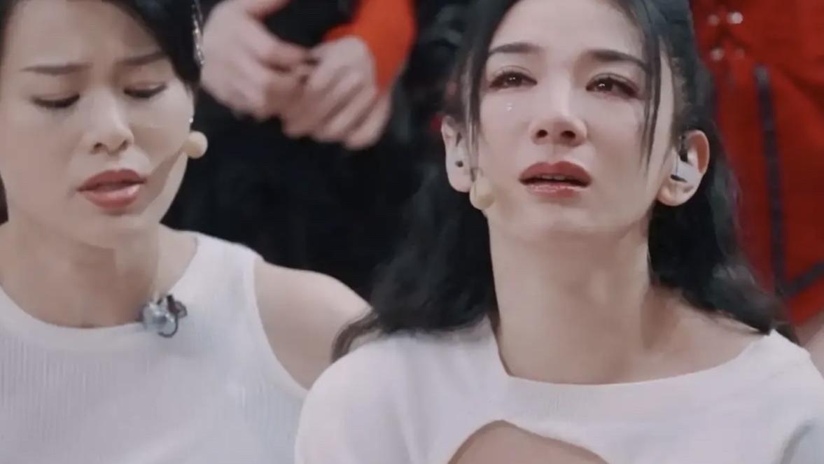 黄奕|黄奕在舞台上的失误，暴露了“过气艺人”当下最真实的处境！