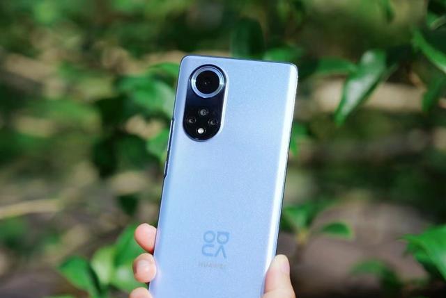 华为nova9|2K价格段销量榜:华为Nova9排第五,榜首收获50万人次热评!