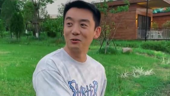 郑恺|郑恺分享钓鱼生活，钓到两三斤大鱼选择放生，近照变廋有少年感