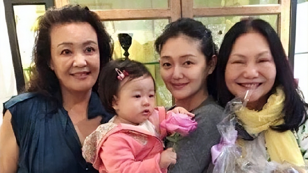 汪小菲|汪小菲撕小S后双方亲友团下场！张兰口不择言呛女方，S妈无奈发声