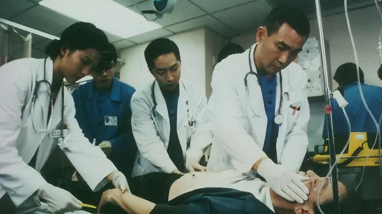 医生|酗酒厌世女被当成垃圾甩下车？天之娇女自暴自弃，观众直呼太可怜