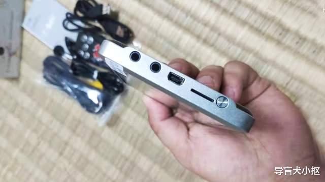 戴尔|标配遥控器操作，再体验这款十年前的国产MP4，纯粹的掌上影院