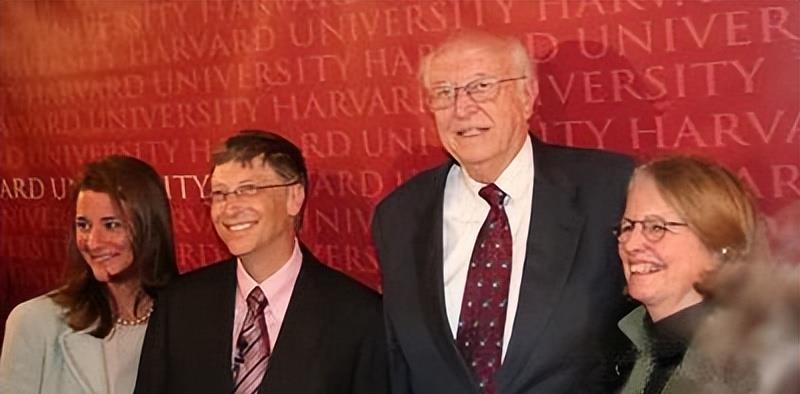 比尔·盖茨|比尔盖茨从哈佛退学创立微软，跟美国计算机界撕破脸皮，底气是啥