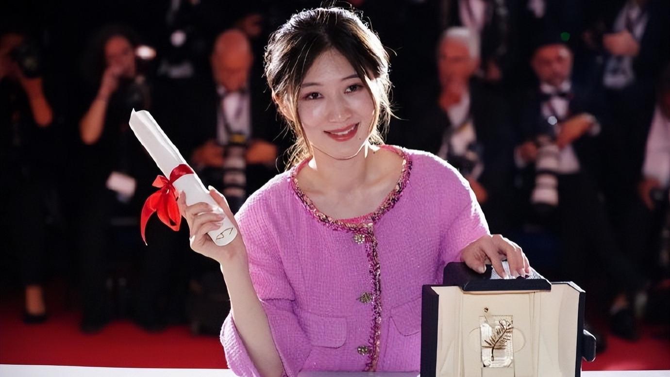 金棕榈|恭喜！陈剑莹斩获戛纳短片金棕榈，上台中文致辞感谢祖国土地