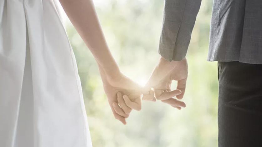 新婚前夜遭遇未婚夫的背叛，面对第三者的挑衅，我却给了她一笔感谢费