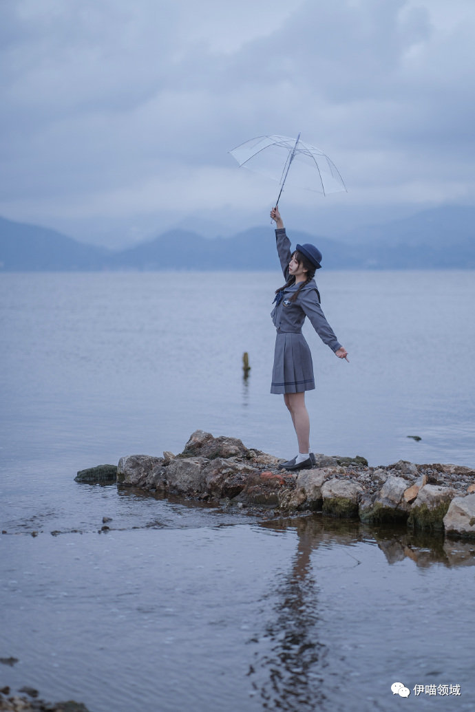 |JK少女：假装看不见 余光千百遍