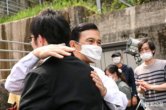 天龙人|假面骑士：神谷和铃村吐槽赤石的转变，是利用大二还是爱上了大二