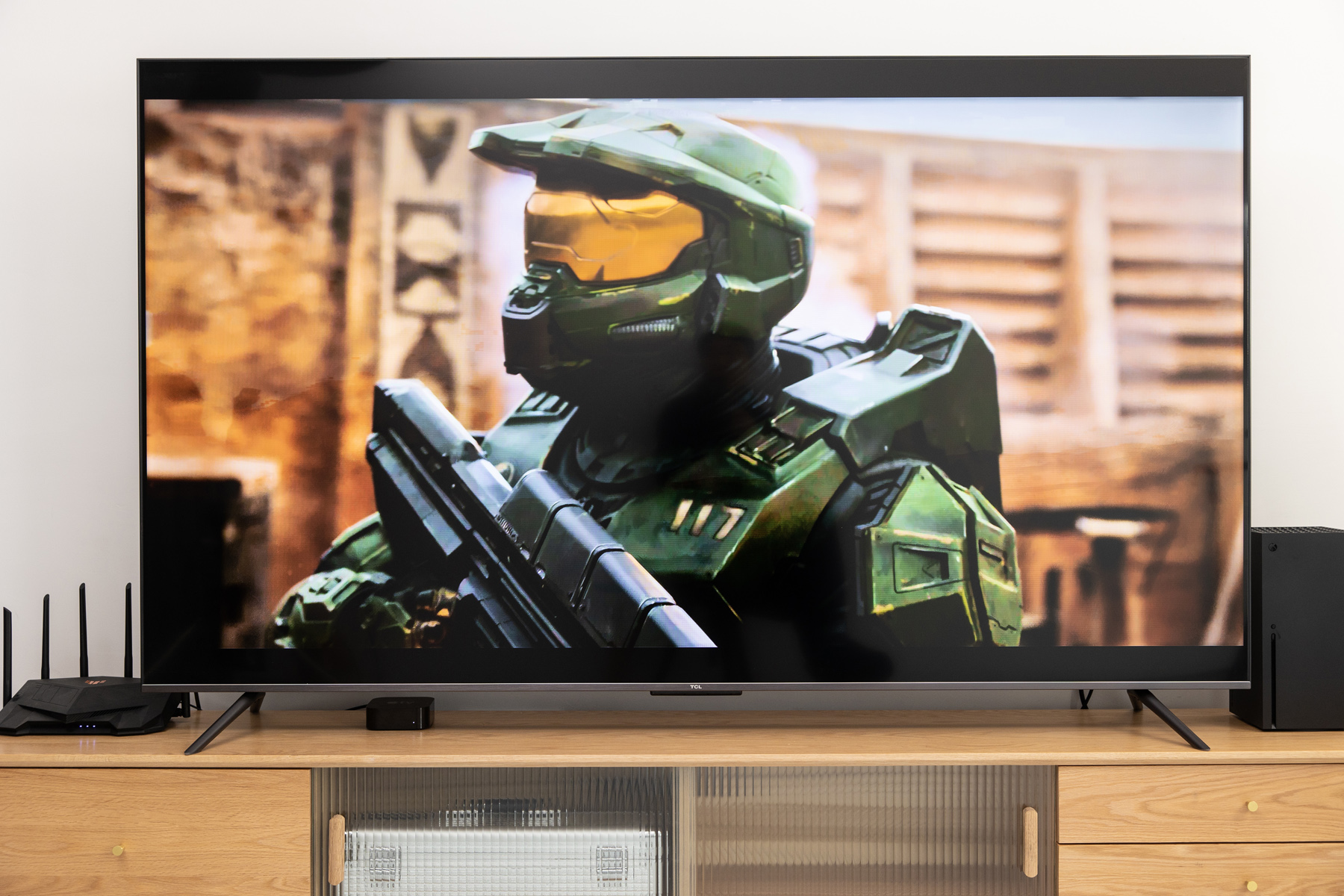 |内卷王者,用75吋4K144Hz电视打游戏是什么体验?TCL 75T7E开箱