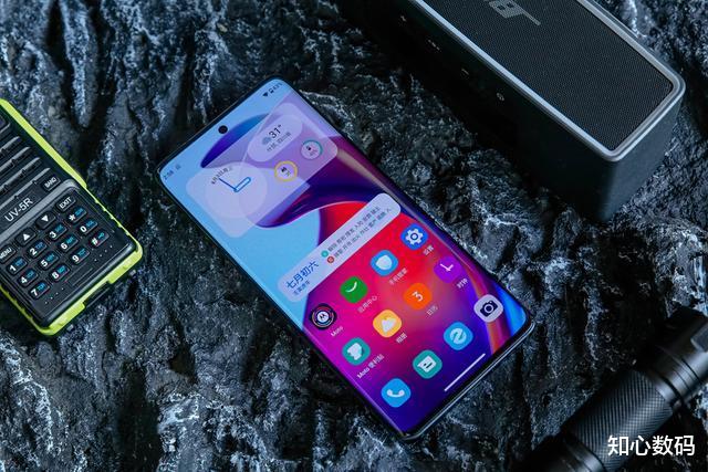 音箱|荣耀70和摩托罗拉S30 Pro全面对比:说说选择建议