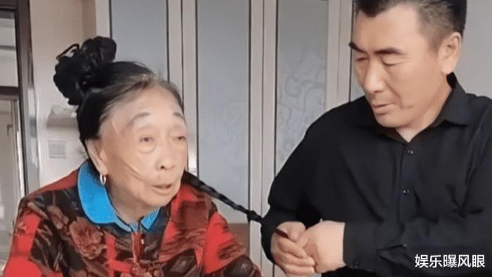 李玉成|老来得子？李玉成“新欢”小腹隆起疑似怀孕，腿上纹身引争议