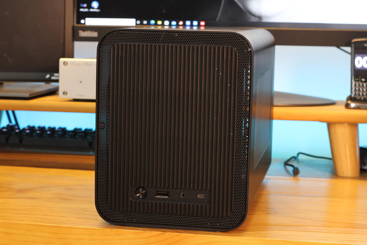 志高空调|简洁方正ITX主机仅扩展坞大小——乔思伯V11体验